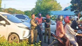 Satpol PP WH Banda Aceh Tertibkan Seorang Pria Berpakaian Spiderman