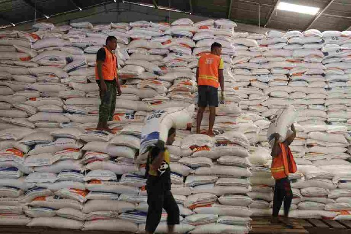 Perum Bulog Kantor Wilayah Aceh menjamin ketersediaan stok beras di wilayah Aceh aman selama bulan Ramadan dan Idulfitri 1446 Hijriah