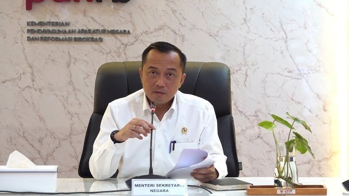 Menteri Sekretaris Negara Prasetyo Hadi menyampaikan arahan Presiden RI dalam konferensi pers di Kantor Kementerian Pendayagunaan Aparatur Negara dan Reformasi Birokrasi (PANRB)