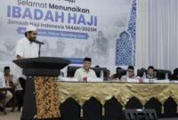 Gubernur Aceh, Muzakir Manaf, saat memberikan sambutan pada acara Pelepasan Pemberangkatan Jemaah Calon Haji (JCH) Embarkasi Aceh Kloter Pertama Tahun 2025, di Aula Jeddah Asrama Haji, Banda Aceh