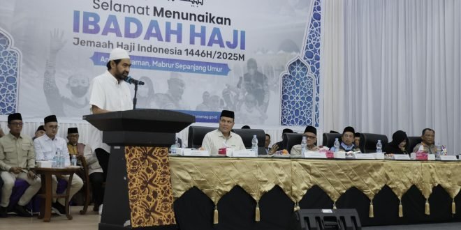 Gubernur Aceh, Muzakir Manaf, saat memberikan sambutan pada acara Pelepasan Pemberangkatan Jemaah Calon Haji (JCH) Embarkasi Aceh Kloter Pertama Tahun 2025, di Aula Jeddah Asrama Haji, Banda Aceh