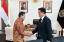 Wagub Aceh saat bersilaturahmi dengan Menteri Koordinator Bidang Hukum, Hak Asasi Manusia, Imigrasi, dan Pemasyarakatan (Menko Kumham Imipas) Prof. Dr. Yusril Ihza Mahendra, SH, M.Sc, di Kantor Kemenko Kumham Imipas, Jakarta