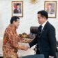 Wagub Aceh saat bersilaturahmi dengan Menteri Koordinator Bidang Hukum, Hak Asasi Manusia, Imigrasi, dan Pemasyarakatan (Menko Kumham Imipas) Prof. Dr. Yusril Ihza Mahendra, SH, M.Sc, di Kantor Kemenko Kumham Imipas, Jakarta