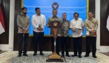 Mensesneg Prasetyo Hadi menyampaikan keterangan dalam konferensi pers soal sengketa pulau antara Aceh dan Sumut, 
