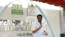 Gubernur Aceh, Muzakir Manaf, saat memberikan sambutan pada acara syukuran atas kembalinya empat pulau ke teritorial Prov. Aceh, di Aceh Singkil, Sabtu (28/06/2025).