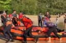 Proses Evakuasi dua jenazah yang tenggelam di pantai Lhoknga