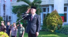 Wakil Bupati Aceh Jaya, Muslem D, saat memimpin Apel Kebangsaan 2025 di halaman Kantor Bupati Aceh Jaya, Rabu (17/9/2025).