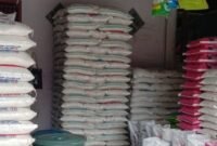 Persediaan beras di salah satu pasar di Aceh Jaya yang kini harganya mulai turun setelah panen melimpah dan program Gerakan Pangan Murah.