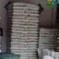 Persediaan beras di salah satu pasar di Aceh Jaya yang kini harganya mulai turun setelah panen melimpah dan program Gerakan Pangan Murah.