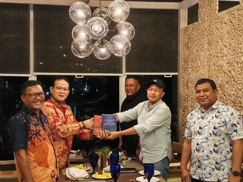 Bupati Aceh Jaya Safwandi bersama Ketua DPRK Musliadi Z dan Plt. Sekda Juanda saat audiensi dengan Komisi IV DPR RI di Jakarta, Selasa (16/9/2025).