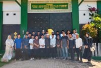 Peserta Pelatihan Kader Ulama (PKU) MPU Aceh Jaya berziarah ke Makam Syiah Kuala, Banda Aceh, dalam rangka observasi lapangan untuk memperdalam pemahaman sejarah keulamaan, Kamis (30/10/2025).