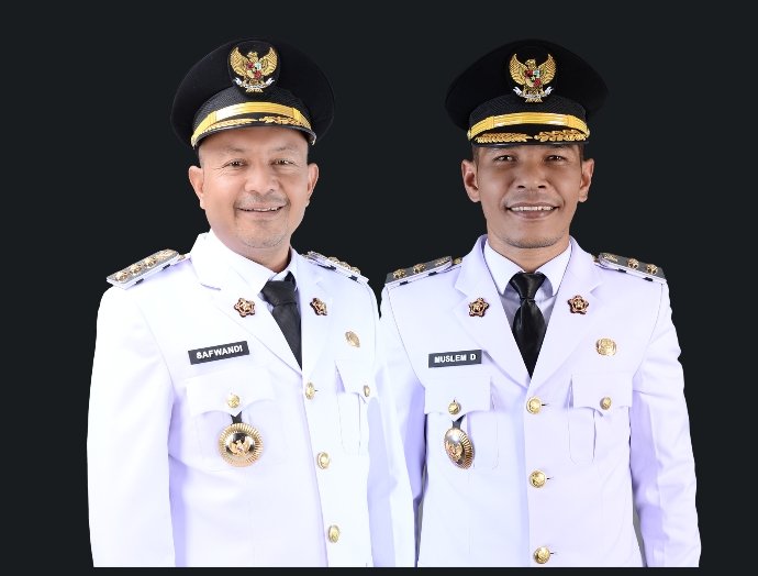 Bupati Aceh Jaya, Safwandi, S.Sos., M.A.P., dan Wakil Bupati Aceh Jaya, Muslem D, SE