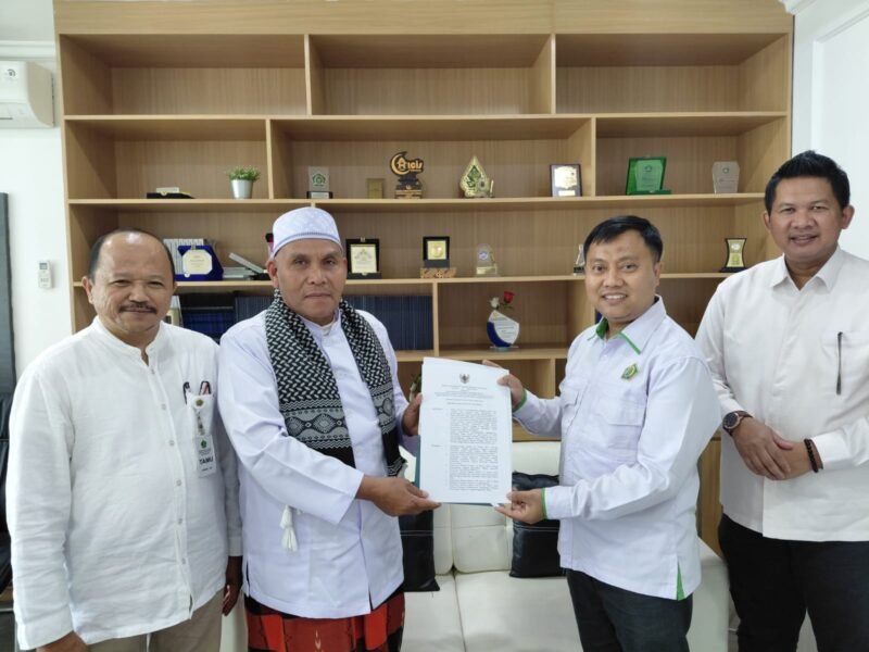 Penyerahan SK Prodi STAI Darul Abrar