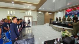 Satpol PP Aceh Jaya ajak pelaku UMKM cegah dan perangi peredaran rokok ilegal melalui sosialisasi lintas instansi di Calang.