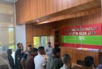 Plt. Sekda Aceh Jaya saat melakukan sidak di Badan Pengelola Keuangan Kabupaten Aceh Jaya
