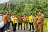 Plt. Sekda Aceh Jaya, Juanda, bersama Tim Bappenas, Kepala BPJN Wilayah Aceh, dan Kepala Dinas PUPR Aceh meninjau lokasi rencana pembangunan Terowongan Geurutee di Kaki Geurute, Kecamatan Jaya, Senin (20/10/2025)