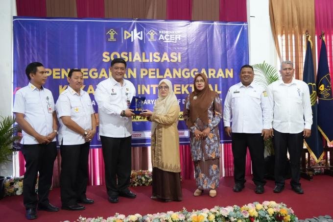 Kemenkumham Aceh menggelar sosialisasi pencegahan pelanggaran kekayaan intelektual yang diikuti 150 pelaku usaha, pengrajin, dan pelaku ekonomi kreatif di Aceh Besar.