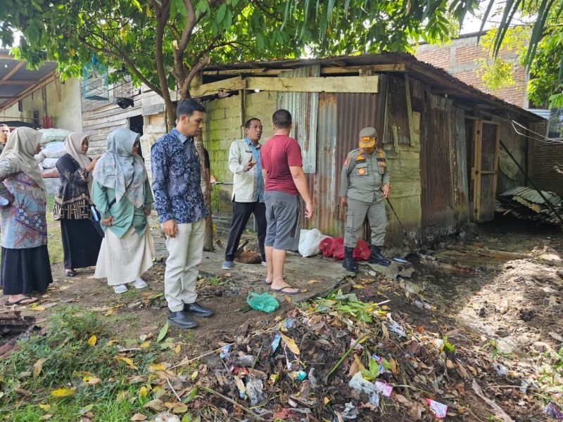 Tim Terpadu DLH, DPMPTSP, dan Satpol PP Aceh Jaya melakukan pengawasan pengelolaan limbah di sejumlah rumah makan, Kamis (16/10/2025).