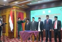Gubernur Aceh Muzakir Manaf melantik Ketua dan Anggota Baitul Mal Aceh periode 2025–2030 di Pendopo Gubernur Aceh, Senin (17/11/2025)