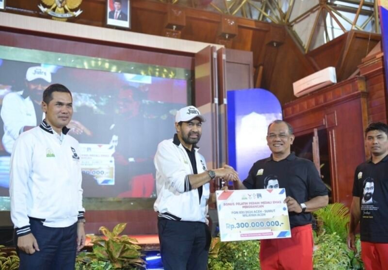 Pemerintah Aceh menyerahkan bonus bagi atlet dan pelatih peraih medali pada Pekan Olahraga Nasional (PON) XXI/2024 Aceh–Sumut