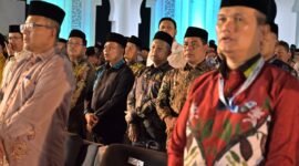 Bupati Aceh Jaya, Safwandi (tengah) saat menghadiri pembukaan MTQ Provinsi Aceh ke 37 di Pidie Jaya