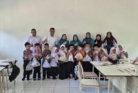 Edukasi dan Pemberian Nutrisi Tambahan untuk Siswa Sekolah Dasar di SD Negeri 2 Sampoiniet, Kecamatan Sampoiniet, Rabu (5/11).
