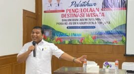 Plt. Sekda Aceh Jaya, saat menjadi pemateri Pelatihan Pengelolaan Destinasi Wisata Menyambut PORA XV