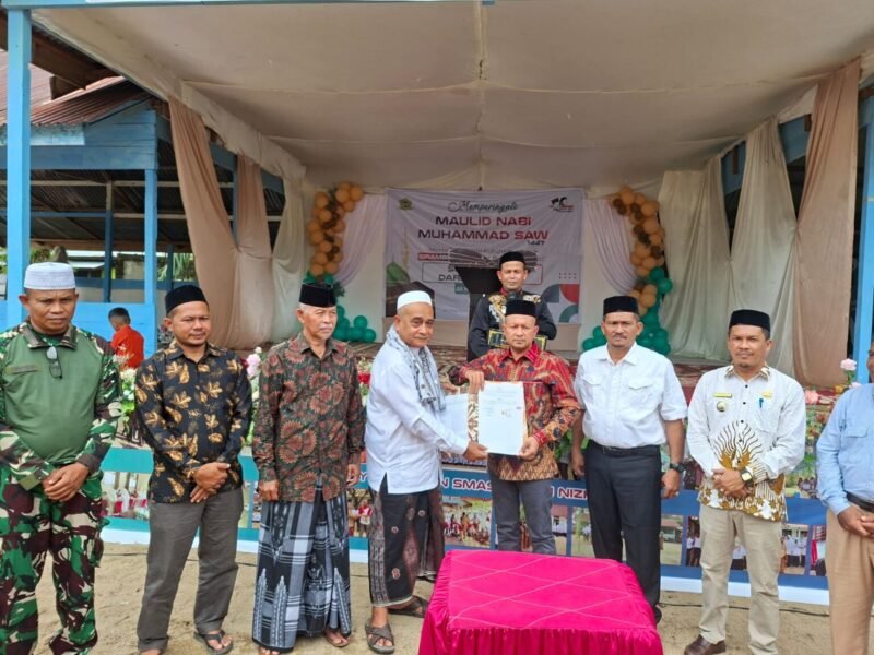 Bupati Aceh Jaya Safwandi bersama anggota DPRA Ir. Azhar Abdurrahman menghadiri pengukuhan inovasi Sekolah Islam Berbasis Industri (SIRAMBI) di SMPS Darun Nizham, Teunom.