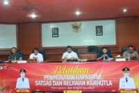 Plt. Sekda Aceh Jaya Juanda membuka pelatihan penguatan kapasitas Satgas dan relawan karhutla di aula Setdakab Aceh Jaya, Rabu (5/11/2025).