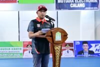 Bupati Aceh Jaya saat menyampaikan sambutan pada pembukaan Turnamen Voli Salem Cup 2025, Jumat (14/11/2025)