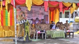 Bupati Aceh Jaya, Safwandi, S.Sos., M.A.P., membuka kegiatan Desa Antikorupsi 2025 di Gampong Kabong, Krueng Sabee, Selasa (4/11/2025).