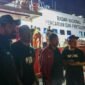Gubernur Aceh Muzakir Manaf (Mualem) meninjau proses pembongkaran bantuan logistik tanggap darurat yang tiba melalui jalur laut di Pelabuhan Krueng Geukueh, Aceh Utara, Minggu (30/11/2025).