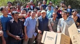 Wakil Gubernur Aceh Fadhlullah menyalurkan bantuan logistik tanggap darurat ke Kabupaten Gayo Lues, Senin (12/11/2025).