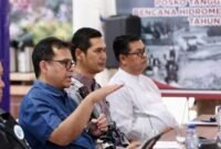 Wakil Menteri Komunikasi dan Digital RI Nezar Patria menyampaikan keterangan pers di Media Center Posko Tanggap Darurat Bencana Hidrometeorologi Aceh, Banda Aceh.