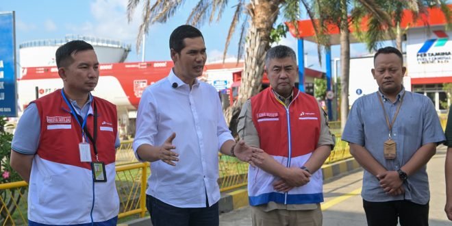 Sekretaris Daerah Aceh M. Nasir meninjau Fuel Terminal Pertamina Krueng Raya untuk memastikan ketersediaan BBM selama masa tanggap darurat bencana.