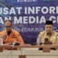 Kepala Basarnas Banda Aceh Ibnu Harris Al Hussain saat memberikan keterangan pers terkait operasi SAR bencana hidrometeorologi di Aceh, Senin (8/12/2025).