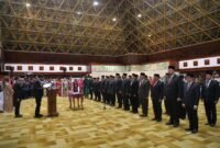 Gubernur Aceh Muzakir Manaf melantik dan mengambil sumpah jabatan sejumlah pejabat pimpinan tinggi pratama di lingkungan Pemerintah Aceh di Anjong Mon Mata, Meuligoe Gubernur Aceh, Jumat malam (27/2/2026).