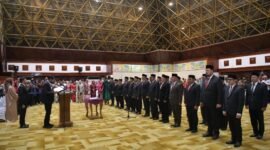 Gubernur Aceh Muzakir Manaf melantik dan mengambil sumpah jabatan sejumlah pejabat pimpinan tinggi pratama di lingkungan Pemerintah Aceh di Anjong Mon Mata, Meuligoe Gubernur Aceh, Jumat malam (27/2/2026).