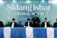 Menteri Agama (Menag) RI Nasaruddin Umar (tengah) dalam Konferensi Pers Sidang Isbat 1 Syawal 1447 Hijriah di Kantor Kemenag, Jakarta, Kamis (19/3/2026)